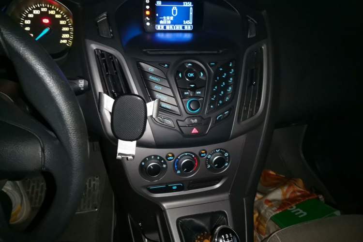 Used Ford Focus 2012 Hatchback 1.6L Manual Comfort Model Audio And AC Panel
