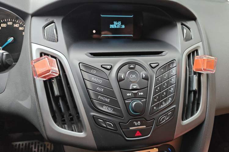 Used Ford Focus 2012 Hatchback 1.6L Automatic Fashion Edition Audio And AC Panel