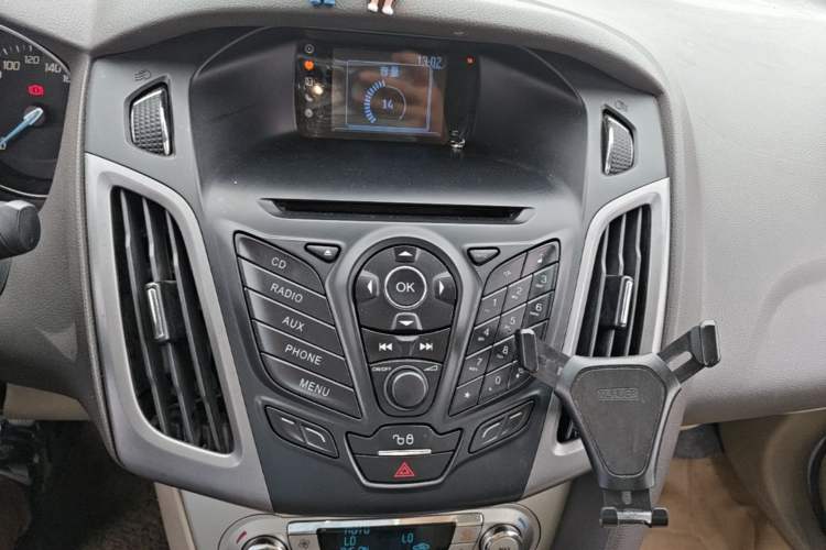Used Ford Focus 2012 Sedan 1.6L Manual Fashion Edition Audio And AC Panel