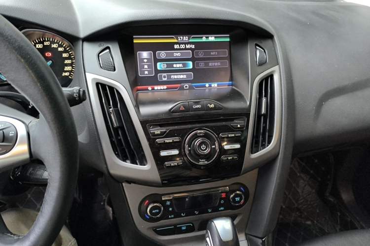 Used Ford Focus 2012 Hatchback 1.6L Automatic Fashion Edition Audio And AC Panel
