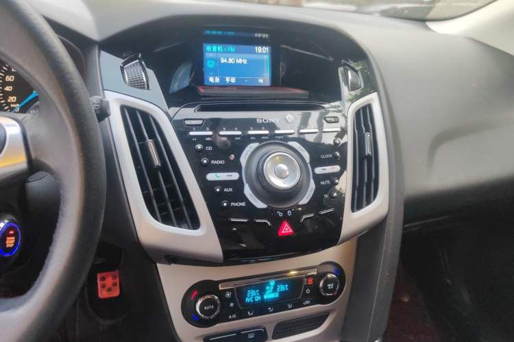 Used Ford Focus 2012 Hatchback 2.0L Manual Luxury Sport Model Audio And AC Panel