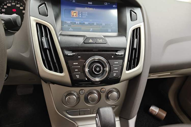 Used Ford Focus 2012 Sedan 1.6L Automatic Comfort Model Audio And AC Panel