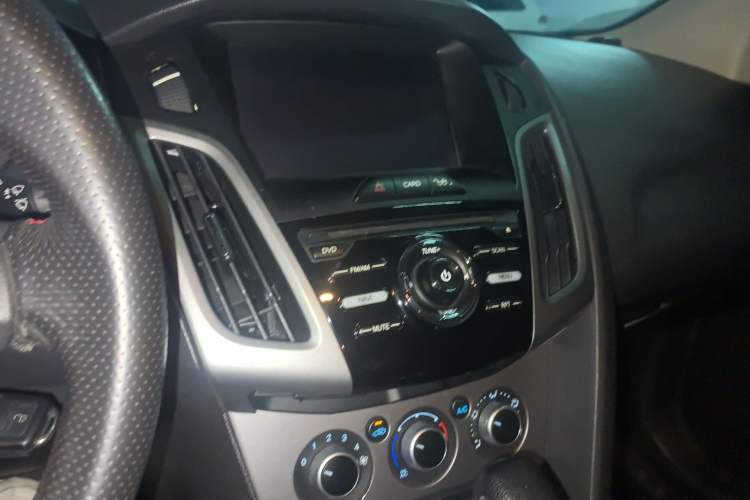 Used Ford Focus 2012 Hatchback 1.6L Automatic Comfort Model Audio And AC Panel