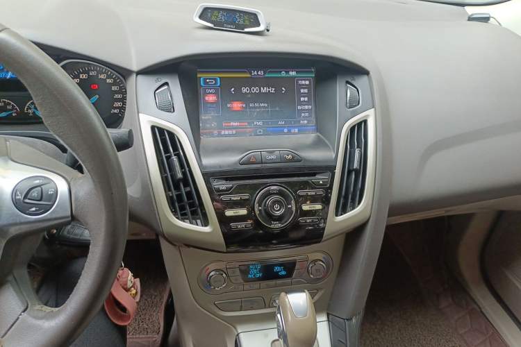 Used Ford Focus 2012 Sedan 1.6L Automatic Fashion Edition Audio And AC Panel