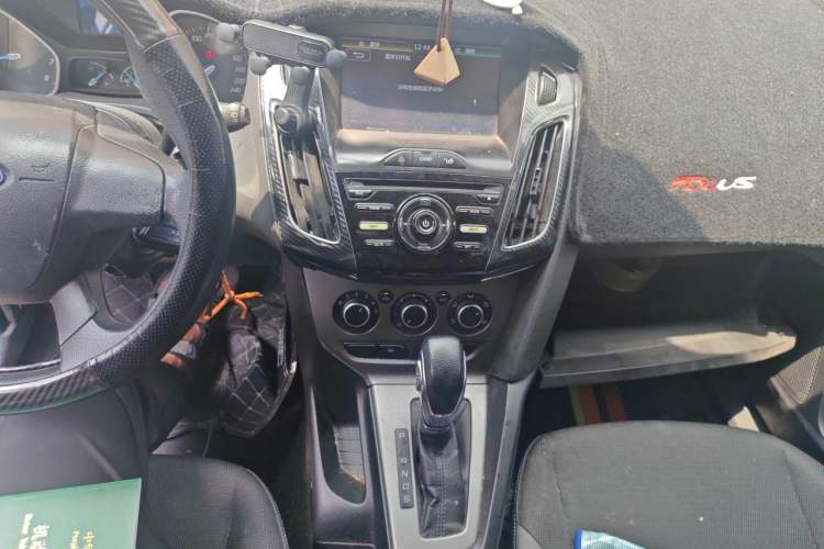 Used Ford Focus 2012 Hatchback 1.6L Automatic Comfort Model Audio And AC Panel