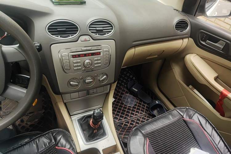 Used Ford Focus 2012 Sedan Classic 1.8L Manual Base Model Audio And AC Panel
