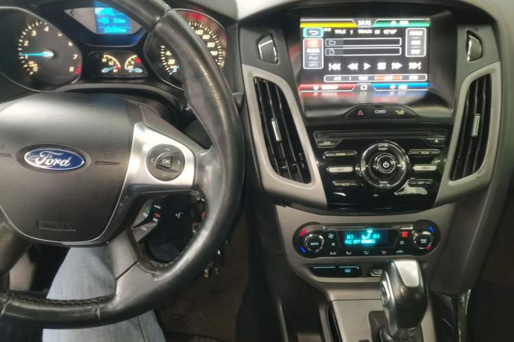 Used Ford Focus 2012 Sedan 1.6L Automatic Fashion Edition Audio And AC Panel