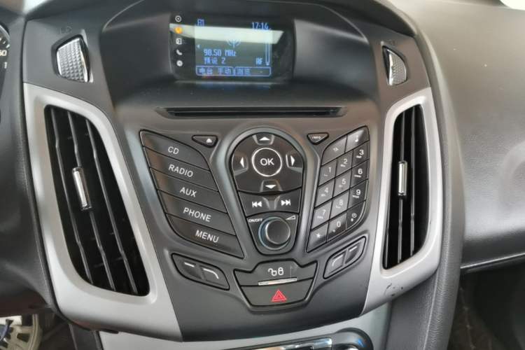 Used Ford Focus 2012 Sedan 1.6L Automatic Fashion Edition Audio And AC Panel