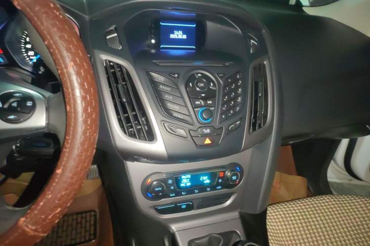 Used Ford Focus 2012 Sedan 1.6L Manual Fashion Edition Audio And AC Panel