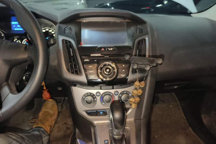Used Ford Focus 2012 Hatchback 1.6L Automatic Comfort Model Audio And AC Panel