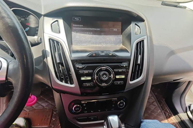 Used Ford Focus 2012 Hatchback 1.6L Automatic Fashion Edition Audio And AC Panel