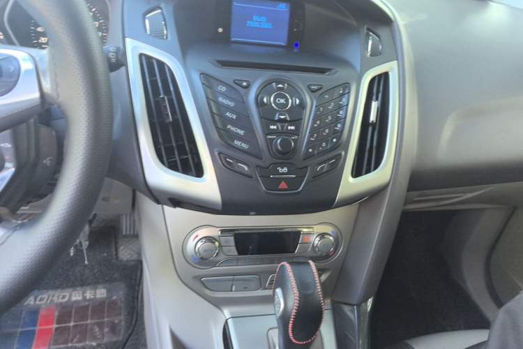 Used Ford Focus 2012 Hatchback 1.6L Automatic Fashion Edition Audio And AC Panel