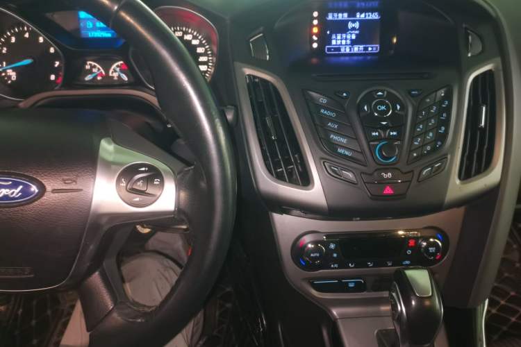 Used Ford Focus 2012 Sedan 1.6L Automatic Fashion Edition Audio And AC Panel