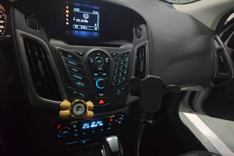 Used Ford Focus 2012 Sedan 1.6L Automatic Fashion Edition Audio And AC Panel