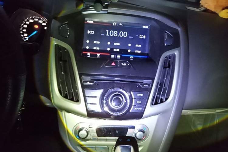 Used Ford Focus 2012 Hatchback 1.6L Automatic Fashion Edition Audio And AC Panel