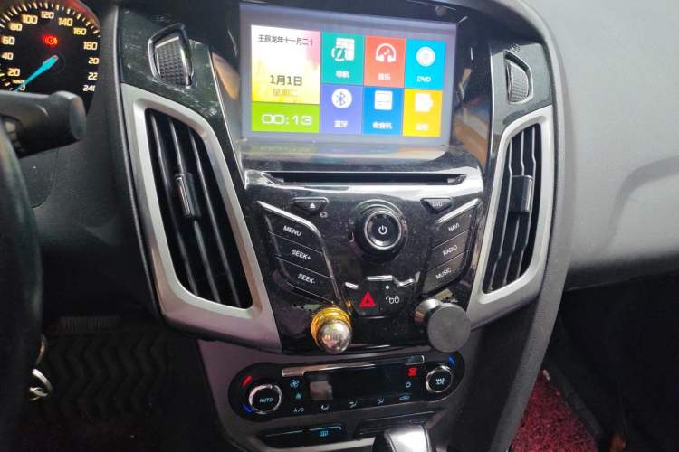 Used Ford Focus 2012 Sedan 1.6L Automatic Comfort Model Audio And AC Panel