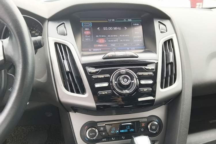 Used Ford Focus 2012 Sedan 1.6L Automatic Fashion Edition Audio And AC Panel