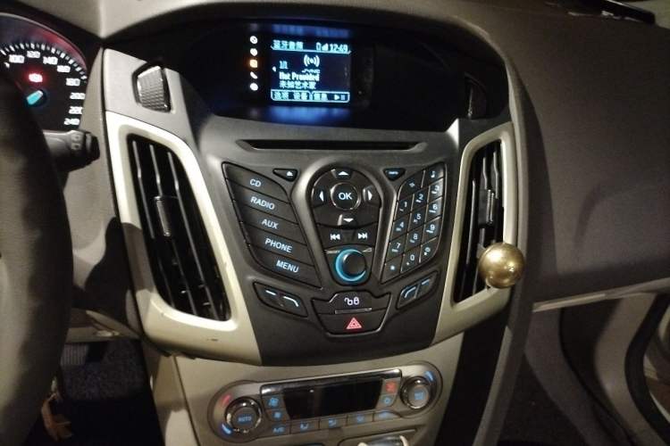 Used Ford Focus 2012 Hatchback 1.6L Automatic Fashion Edition Audio And AC Panel