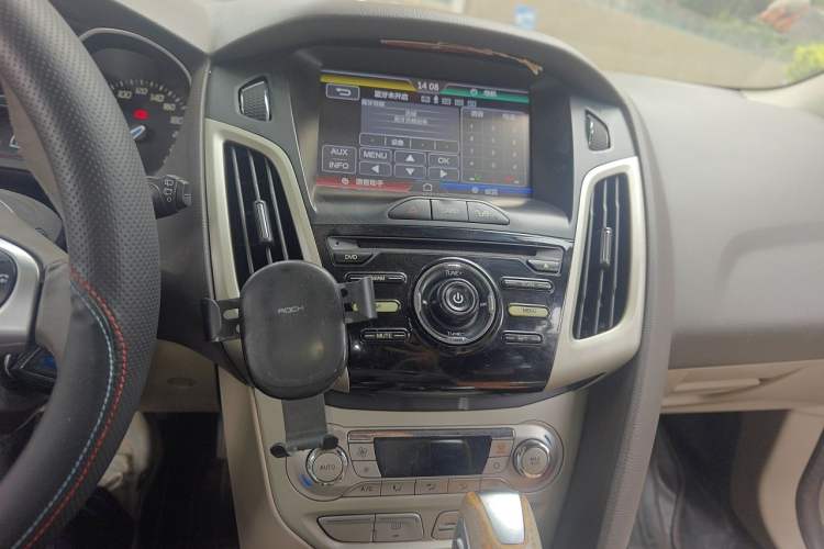 Used Ford Focus 2012 Hatchback 1.6L Automatic Fashion Edition Audio And AC Panel