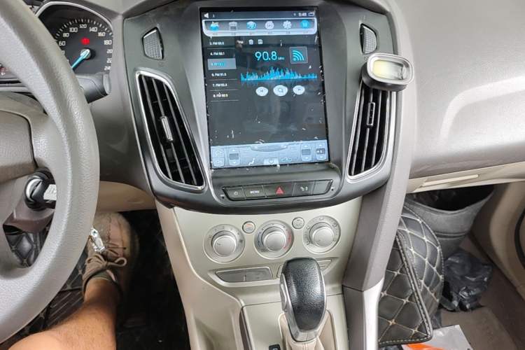 Used Ford Focus 2012 Sedan 1.6L Automatic Comfort Model Audio And AC Panel
