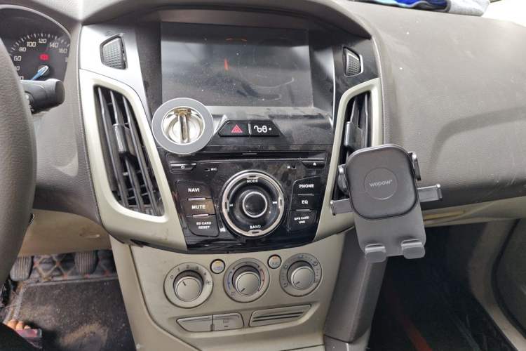 Used Ford Focus 2012 Sedan 1.6L Manual Comfort Model Audio And AC Panel