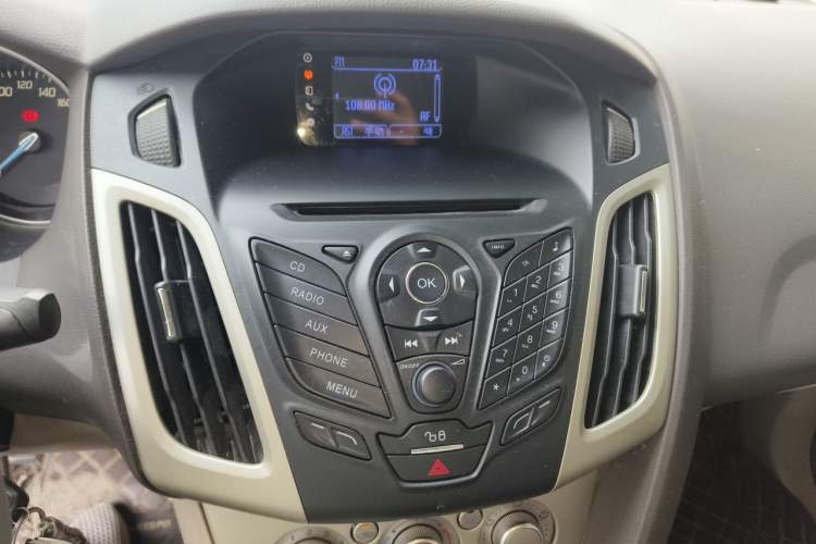 Used Ford Focus 2012 Sedan 1.6L Manual Comfort Model Audio And AC Panel