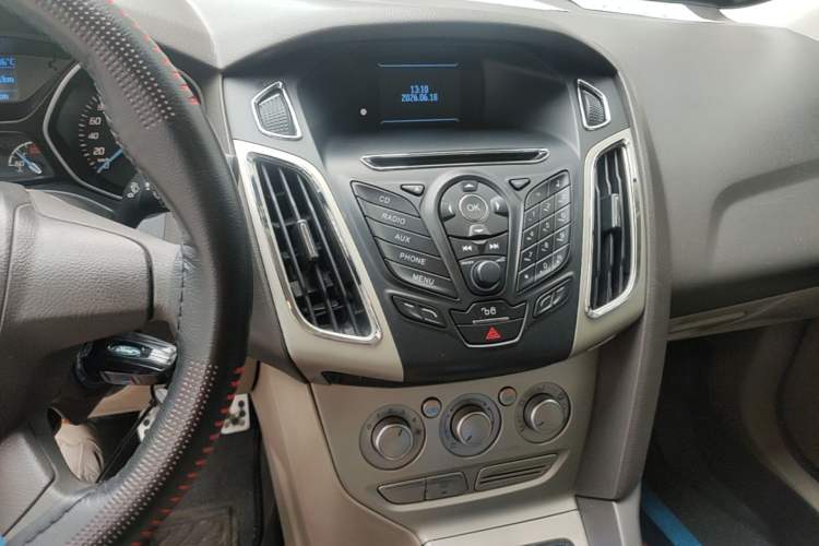 Used Ford Focus 2012 Sedan 1.6L Manual Comfort Model Audio And AC Panel