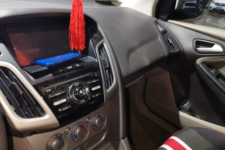 Used Ford Focus 2012 Sedan 1.6L Manual Comfort Model Audio And AC Panel
