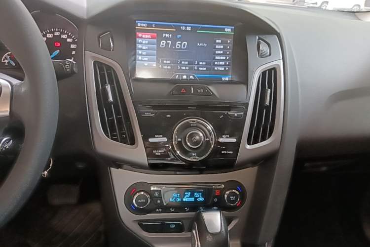 Used Ford Focus 2012 Hatchback 1.6L Automatic Fashion Edition Audio And AC Panel