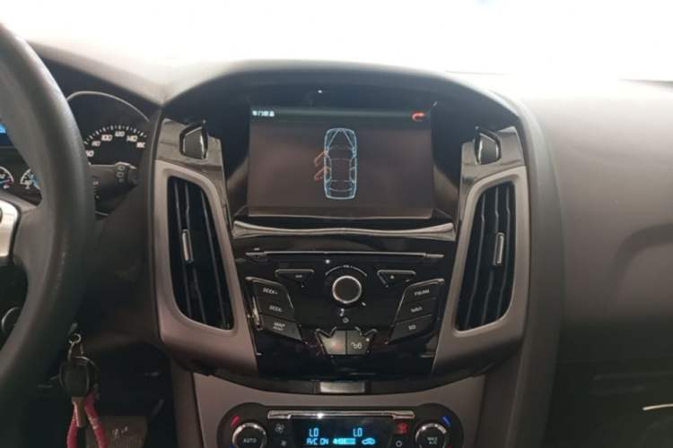 Used Ford Focus 2012 Hatchback 1.6L Automatic Fashion Edition Audio And AC Panel