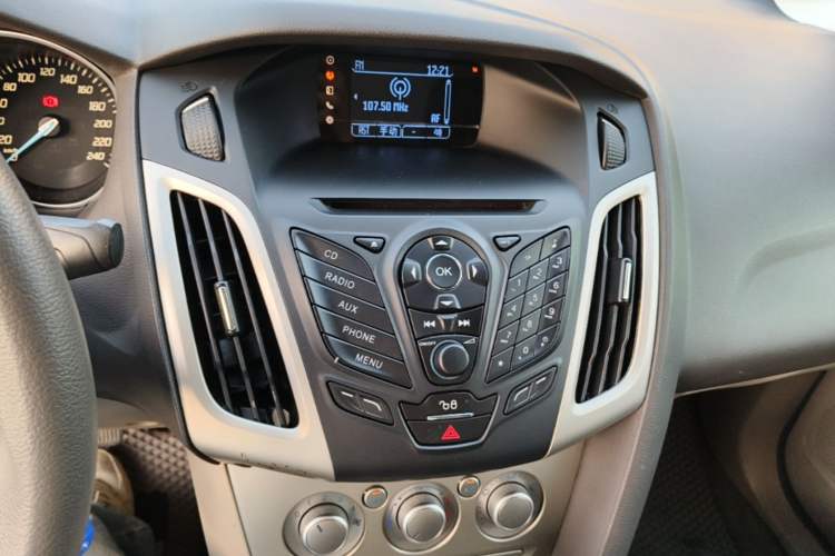 Used Ford Focus 2012 Sedan 1.6L Automatic Comfort Model Audio And AC Panel