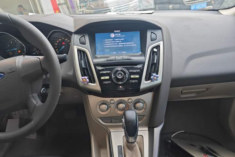 Used Ford Focus 2012 Sedan 1.6L Automatic Comfort Model Audio And AC Panel