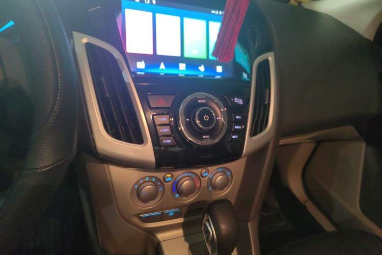Used Ford Focus 2012 Sedan 1.6L Automatic Comfort Model Audio And AC Panel