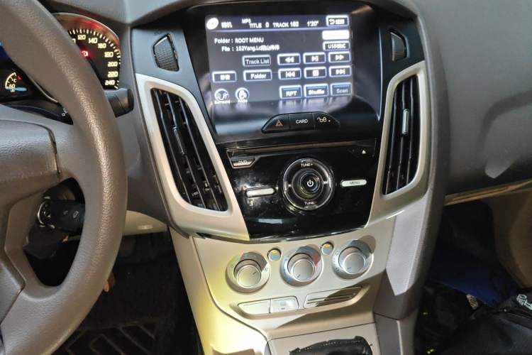Used Ford Focus 2012 Sedan 1.6L Manual Comfort Model Audio And AC Panel