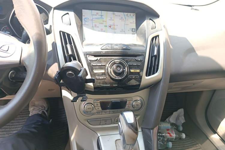 Used Ford Focus 2012 Sedan 1.6L Automatic Fashion Edition Audio And AC Panel