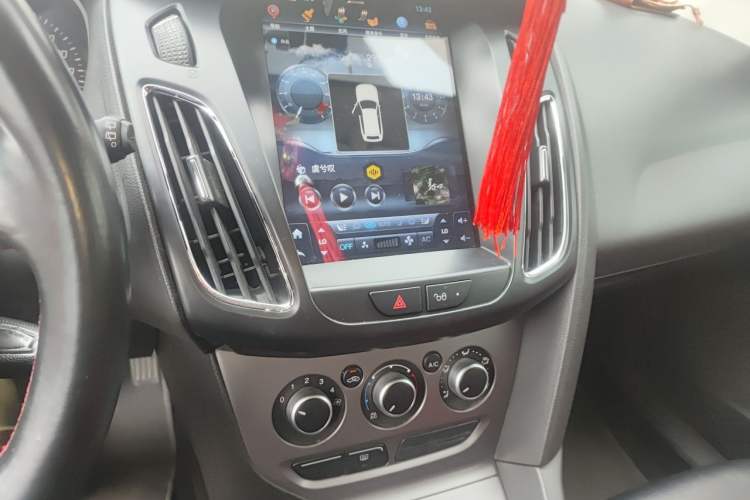 Used Ford Focus 2012 Hatchback 1.6L Manual Comfort Model Audio And AC Panel