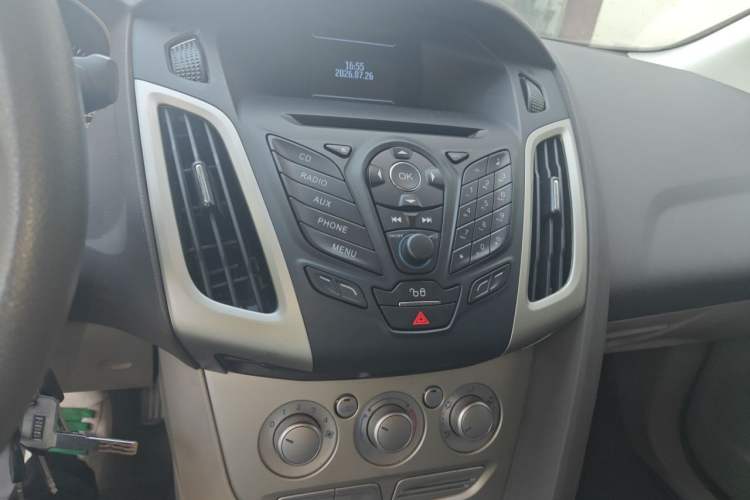 Used Ford Focus 2012 Sedan 1.6L Manual Comfort Model Audio And AC Panel