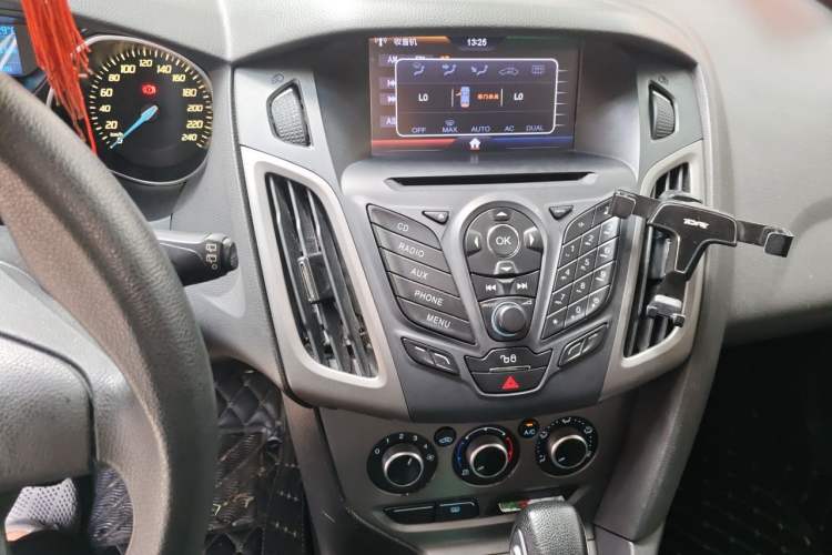 Used Ford Focus 2012 Hatchback 1.6L Automatic Comfort Model Audio And AC Panel
