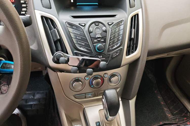 Used Ford Focus 2012 Sedan 1.6L Automatic Comfort Model Audio And AC Panel