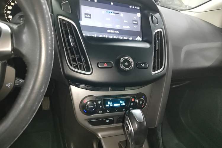 Used Ford Focus 2012 Sedan 1.6L Automatic Fashion Edition Audio And AC Panel