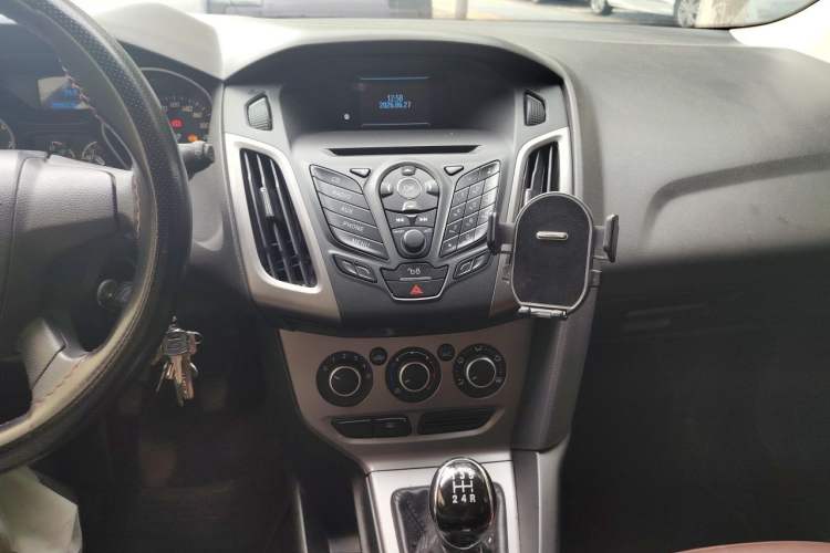 Used Ford Focus 2012 Hatchback 1.6L Manual Comfort Model Audio And AC Panel