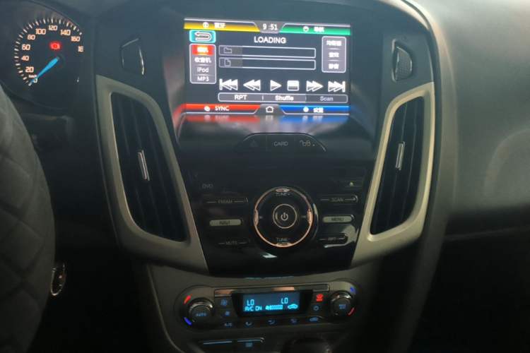 Used Ford Focus 2012 Sedan 1.6L Automatic Fashion Edition Audio And AC Panel