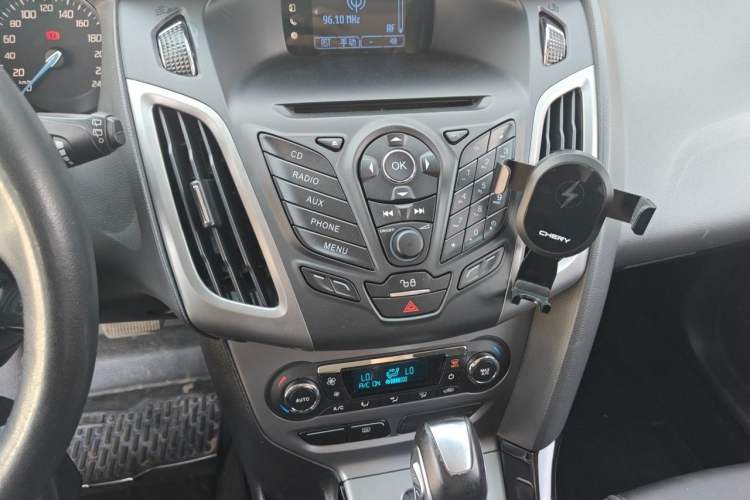 Used Ford Focus 2012 Hatchback 1.6L Automatic Fashion Edition Audio And AC Panel
