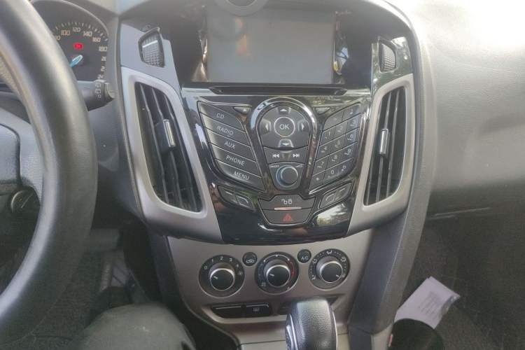 Used Ford Focus 2012 Hatchback 1.6L Automatic Comfort Model Audio And AC Panel