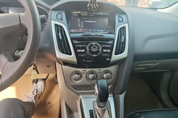 Used Ford Focus 2012 Sedan 1.6L Automatic Comfort Model Audio And AC Panel