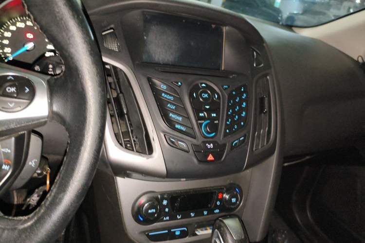 Used Ford Focus 2012 Sedan 1.6L Automatic Fashion Edition Audio And AC Panel