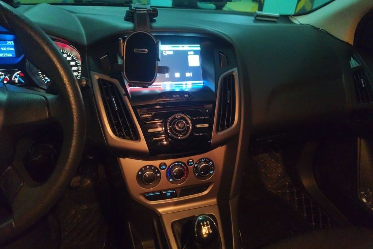 Used Ford Focus 2012 Hatchback 1.6L Manual Comfort Model Audio And AC Panel
