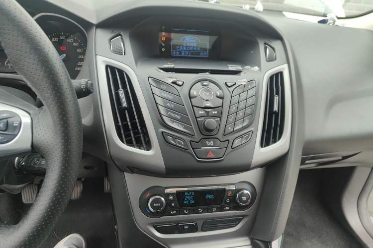 Used Ford Focus 2012 Hatchback 1.6L Manual Fashion Edition Audio And AC Panel