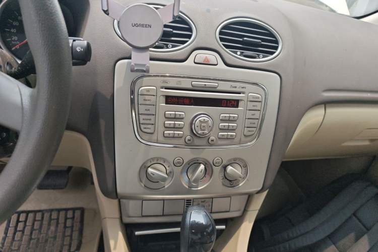 Used Ford Focus 2012 Hatchback Classic 1.8L Automatic Fashion Edition Audio And AC Panel
