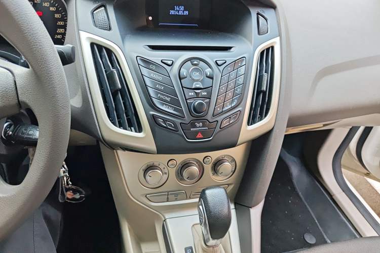 Used Ford Focus 2012 Sedan 1.6L Automatic Comfort Model Audio And AC Panel